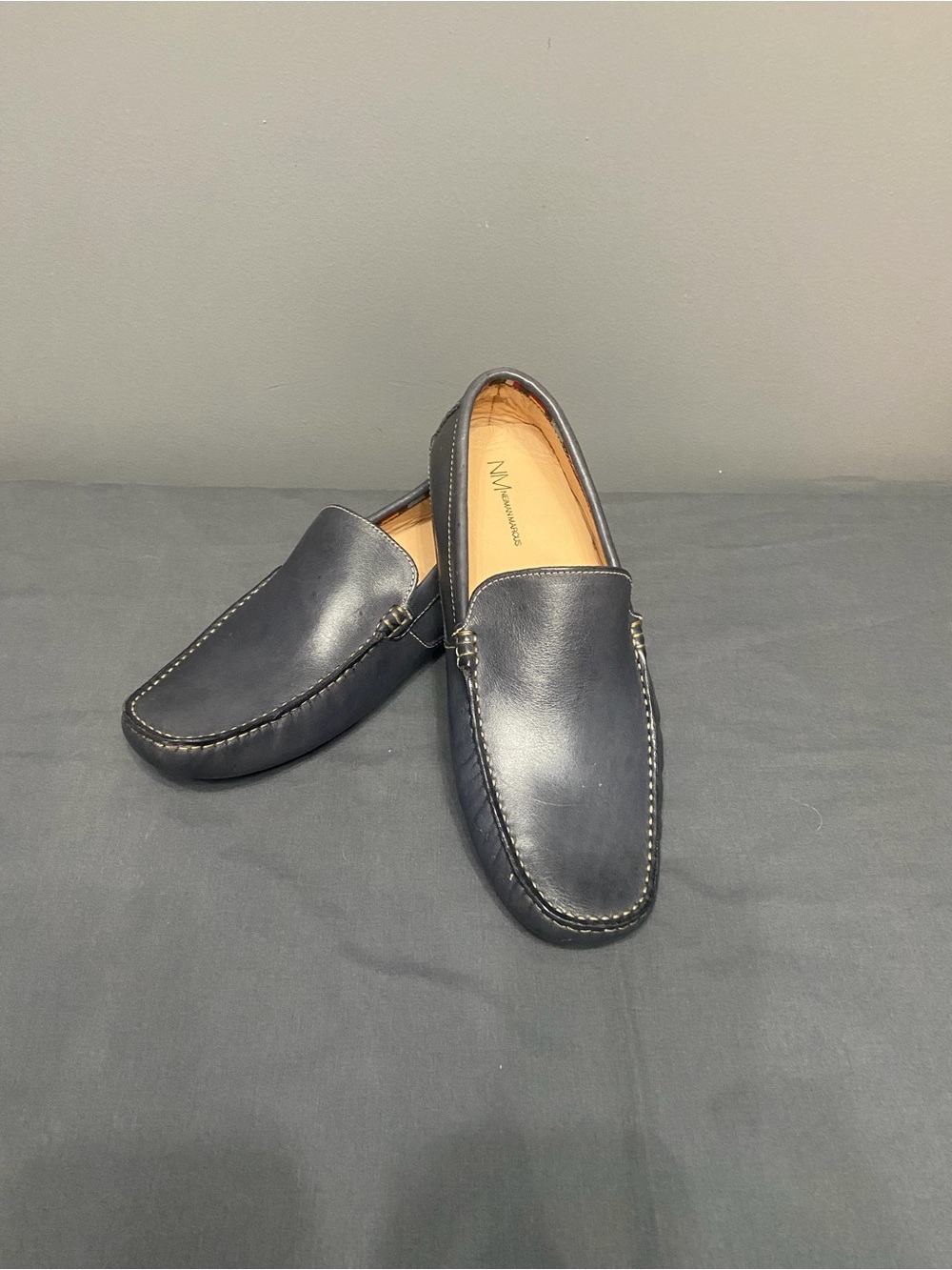 NEIMAN MARCUS Mens 9.5 Leather Driving Shoes Loafers Blue International Flags NM